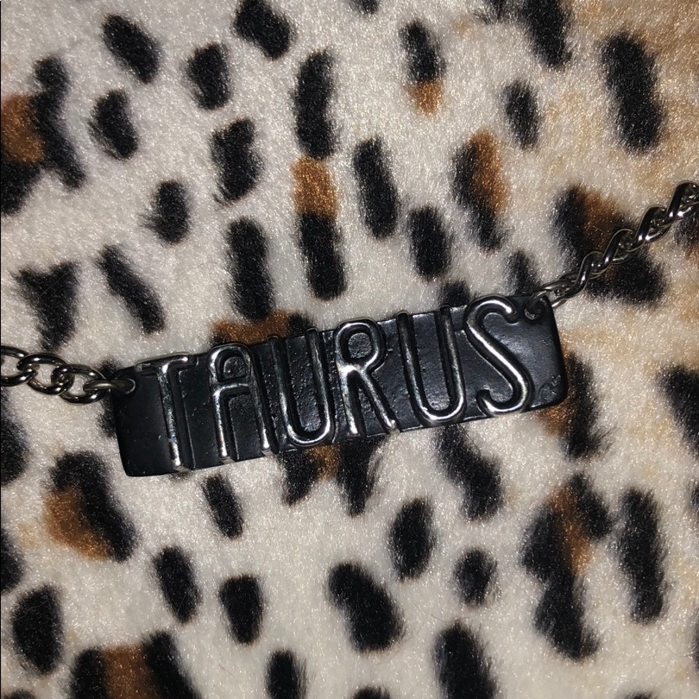 Vintage Taurus necklace April 21 - May 20 silver - Picture 4 of 4